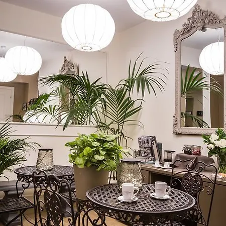 Chic & Town Luxury Piazza Di Spagna ベッド・アンド・ブレックファスト ローマ