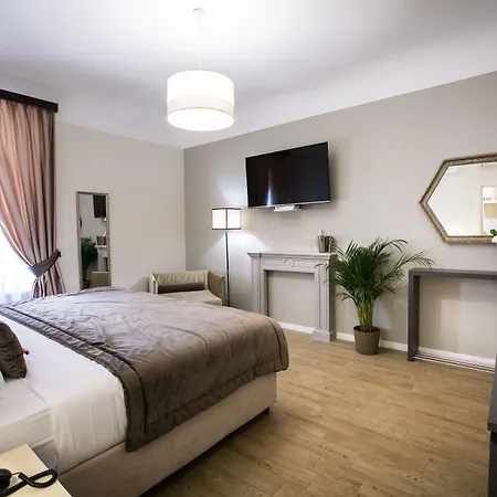 Chic & Town Luxury Piazza Di Spagna Bed & Breakfast 4*