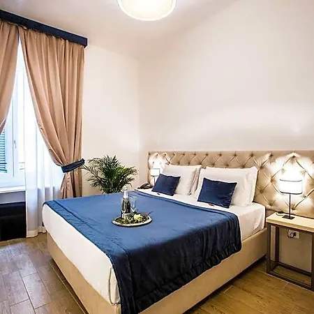 Chic & Town Luxury Piazza Di Spagna Bed & Breakfast 4*